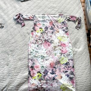 Gorgeous feminine floral midi fitted maternity dress -size 8